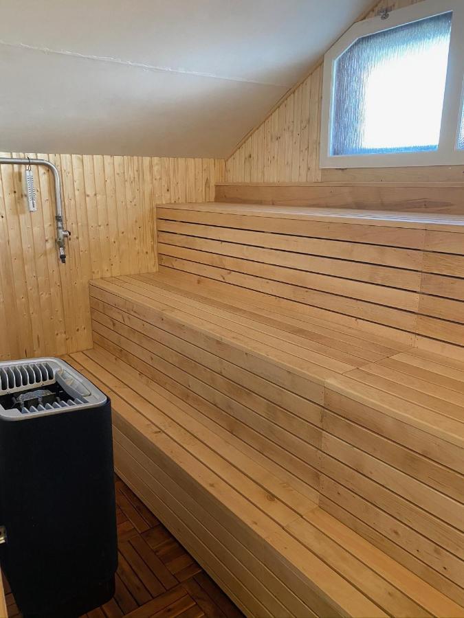 Kalvs Skolhusホステル エクステリア 写真